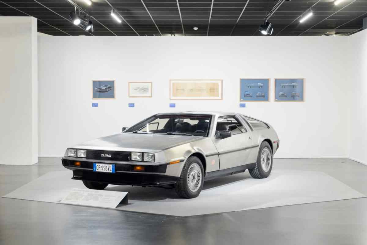 DeLorean DMC-12