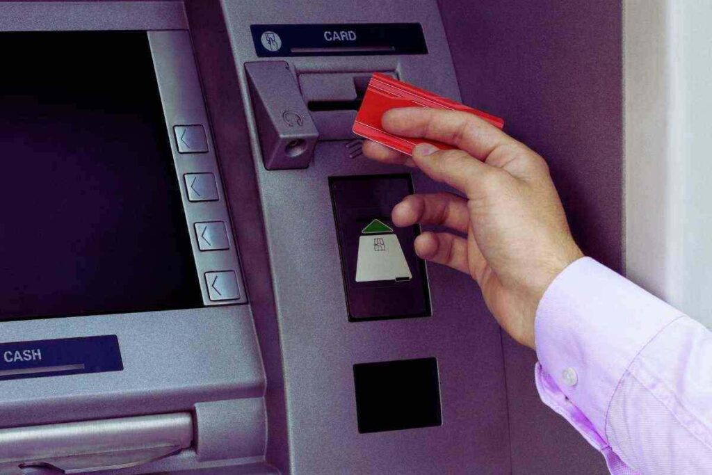 Ho prelevato al Bancomat e sono finito in manette