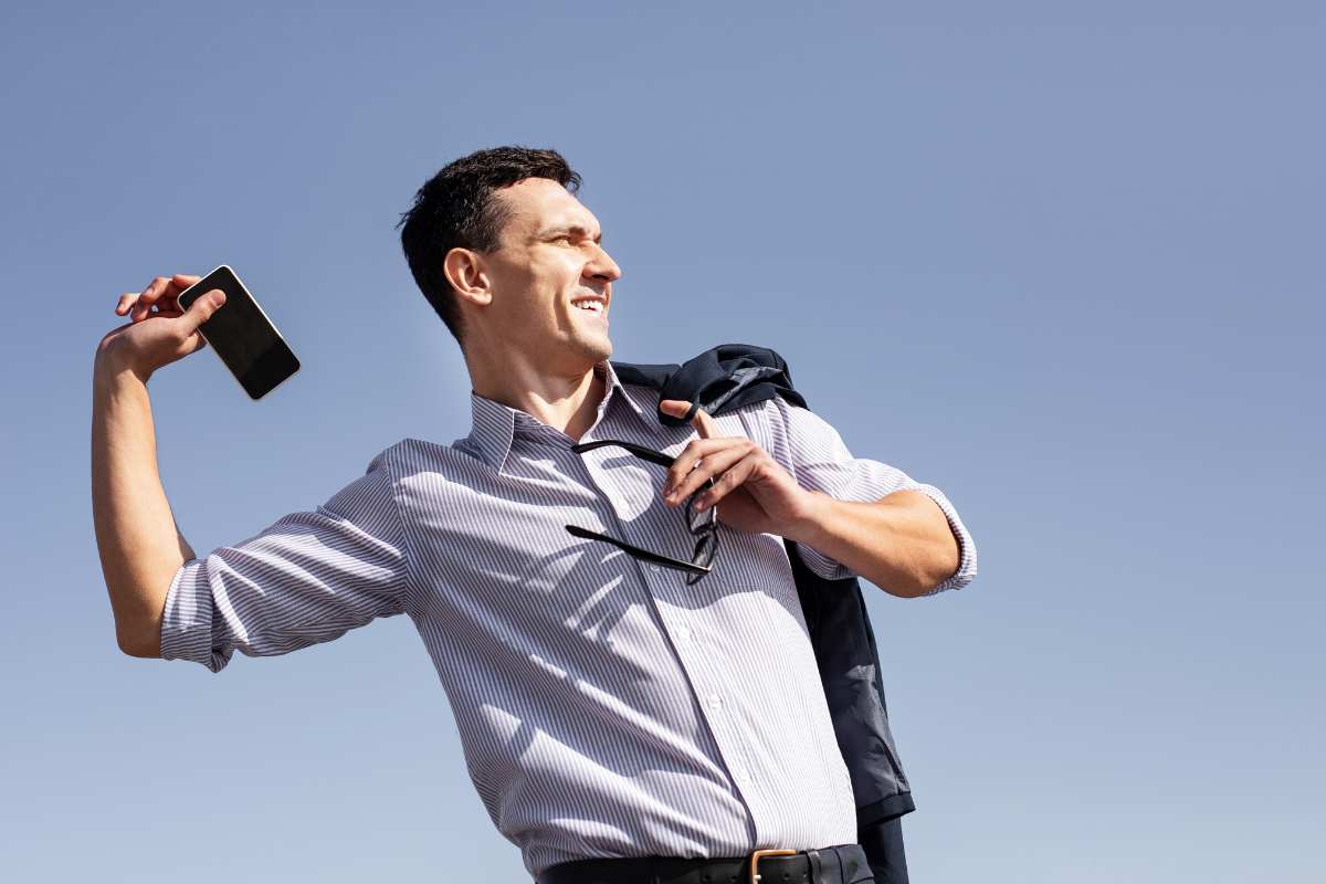 dove buttare telefono